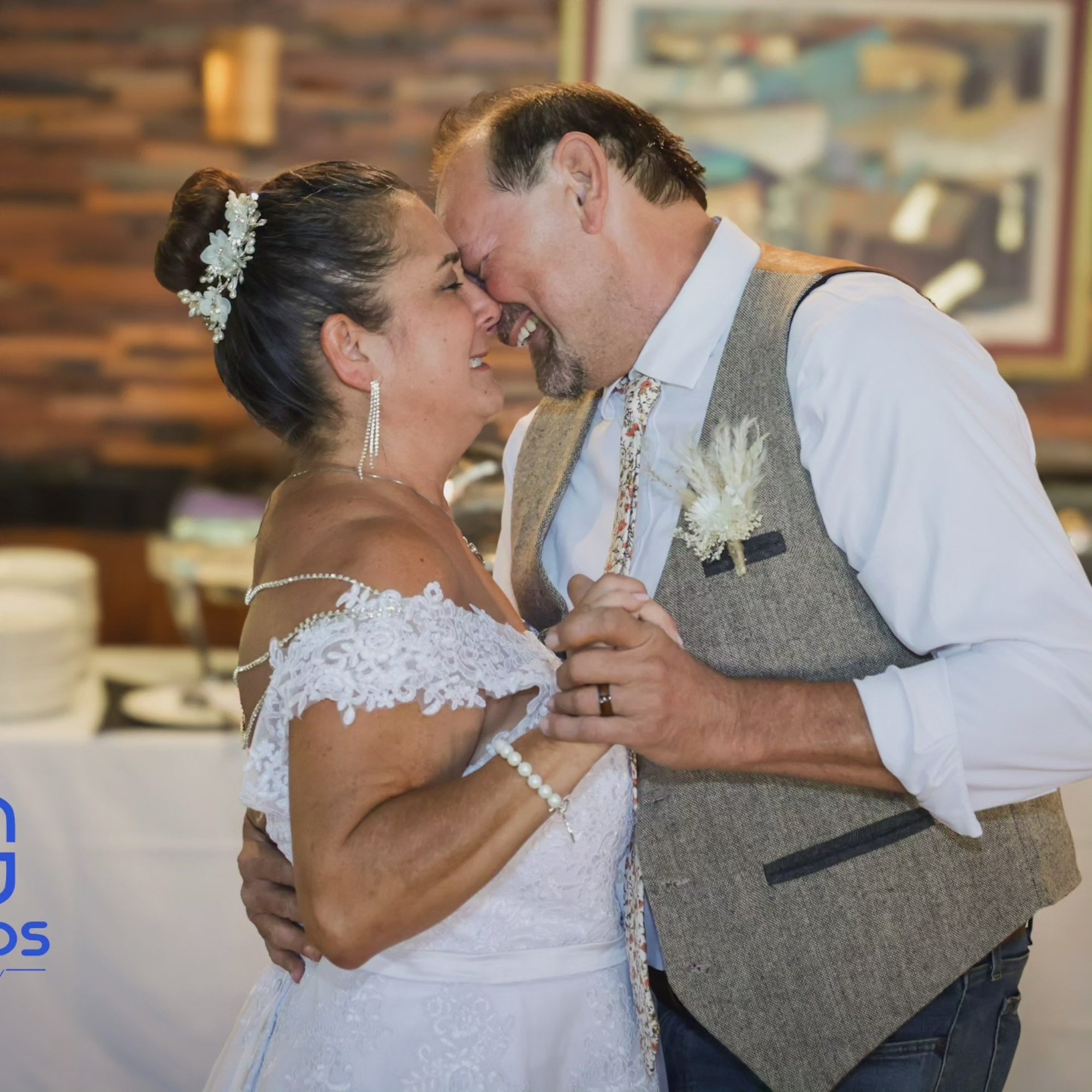 carousel-hero-element image-0